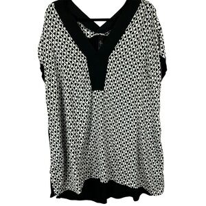 Melissa McCarthy Black and White V-Neck Tunic Blouse Size 1X